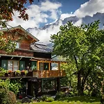 Haus Weidmannsheil - Wohnen Im Romantischen Forsthaus Werfen