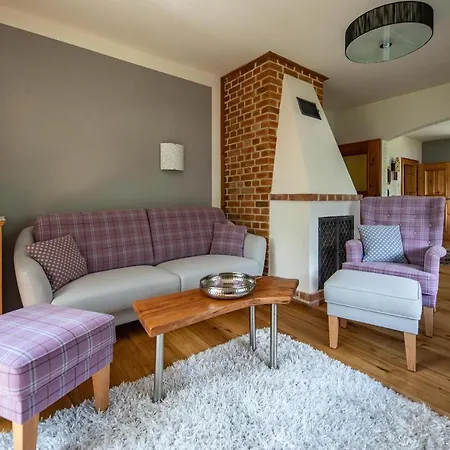 Haus Weidmannsheil - Wohnen Im Romantischen Forsthaus Werfen