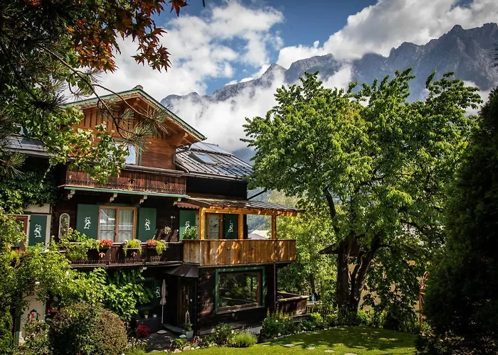 Haus Weidmannsheil - Wohnen Im Romantischen Forsthaus Werfen